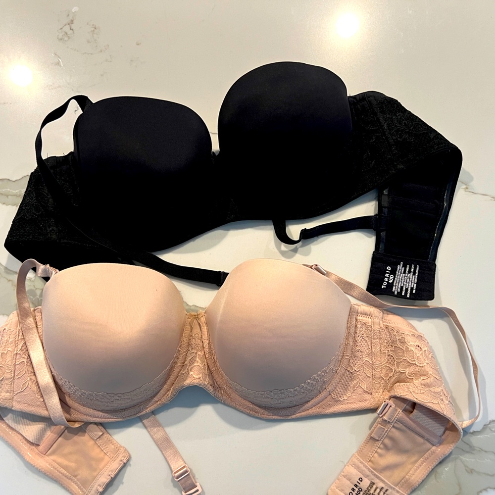 Torrid 40 D convertible/ strapless/ cross back bras - Black/Nude